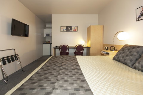 Ararat Motor Inn - Sunshine Coast Tourism 7