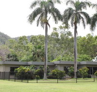 Arcadia Village Motel - Sunshine Coast Tourism
