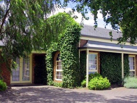 Arkana Motor Inn & Terrace Apartments - Sunshine Coast Tourism 1