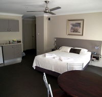 Aston Hill Motor Lodge - Sunshine Coast Tourism