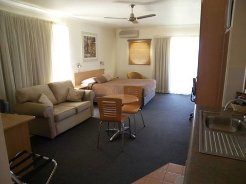 Aston Hill Motor Lodge - Holiday Sunshine Coast 3