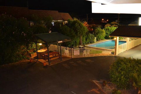 Atlas Motel - Holiday Sunshine Coast 3