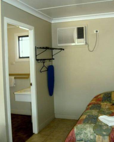 Augathella Motel & Caravan Park - Holiday Sunshine Coast 1