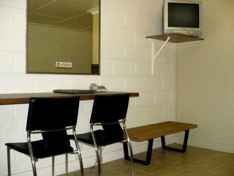 Augathella Motel & Caravan Park - Holiday Sunshine Coast 3