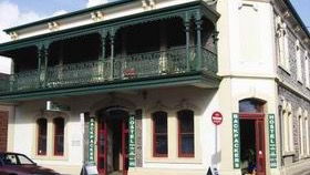 Adelaide's Shakespeare Backpackers International Hostel - Holiday Sunshine Coast 2