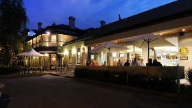 The Stirling Hotel - Sunshine Coast Tourism 3