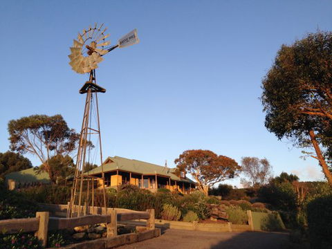 Daysy Hill Country Cottages - Sunshine Coast Tourism 0