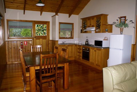 Daysy Hill Country Cottages - Sunshine Coast Tourism 4