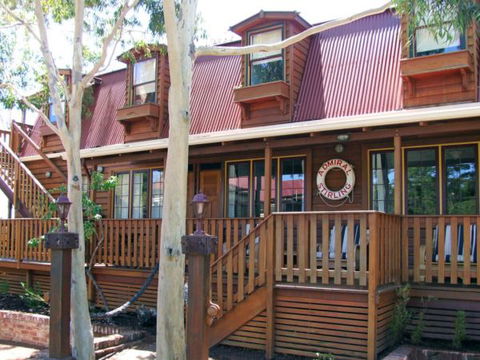 Admiral Stirling Inn - Holiday Sunshine Coast 0