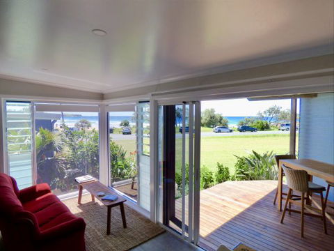 ArtHOUSE Beachfront Accommodation - Holiday Sunshine Coast 0