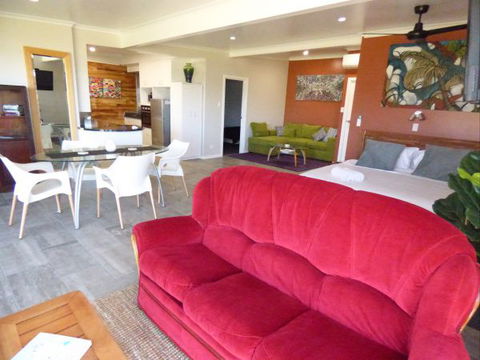 ArtHOUSE Beachfront Accommodation - Holiday Sunshine Coast 1