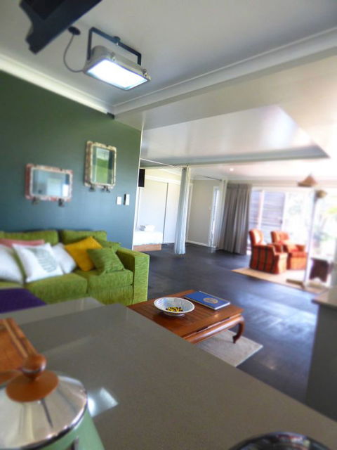 ArtHOUSE Beachfront Accommodation - Holiday Sunshine Coast 2