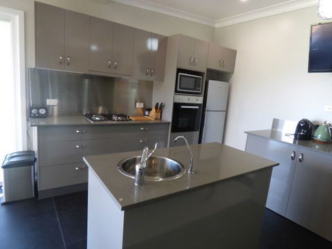ArtHOUSE Beachfront Accommodation - Holiday Sunshine Coast 4