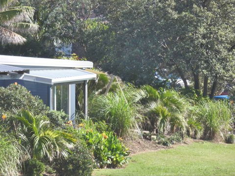 ArtHOUSE Beachfront Accommodation - Holiday Sunshine Coast 5
