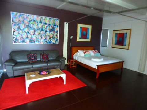 ArtHOUSE Beachfront Accommodation - Holiday Sunshine Coast 8