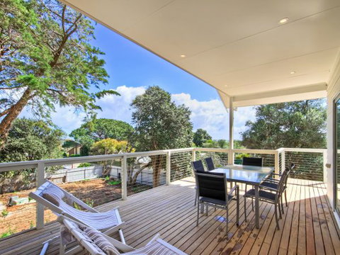 Century 21 Southcoast: White Cedars - Holiday Sunshine Coast 1