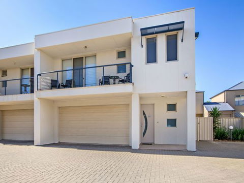 Century 21 SouthCoast: The Residence - Sunshine Coast Tourism 0