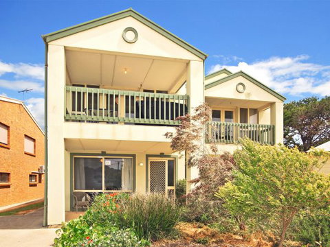 Century 21 SouthCoast: Seaborne Breeze - Holiday Sunshine Coast 0