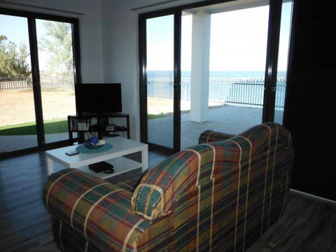 Coastal Getaway - Sunshine Coast Tourism 3