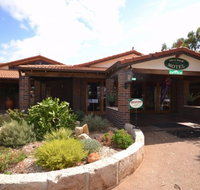 Wave Rock Motel - Holiday Sunshine Coast