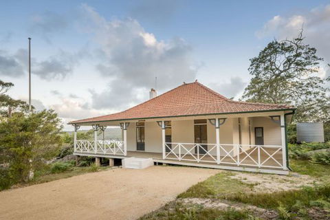 Hilltop Cottage - Holiday Sunshine Coast 0