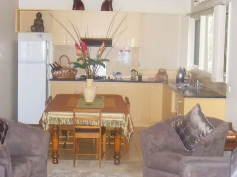Weeroona Retreat B&B - Holiday Sunshine Coast 5
