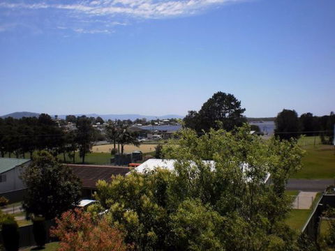 Anchors Aweigh - Holiday Sunshine Coast 1