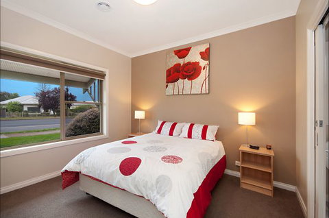 Hamilton Accommodation - Sunshine Coast Tourism 7