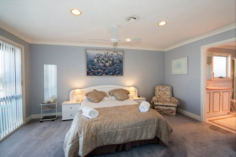 Ocean Manor Bed And Breakfast - Sunshine Coast Tourism 4