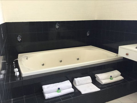 Settlement Motor Inn - Sunshine Coast Tourism 1