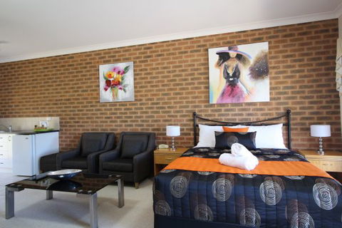 Top Of The Town Motor Inn Yackandandah - Sunshine Coast Tourism 0