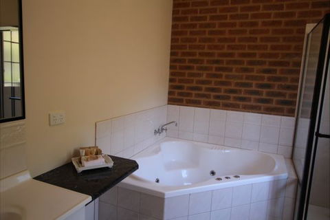 Top Of The Town Motor Inn Yackandandah - Sunshine Coast Tourism 9