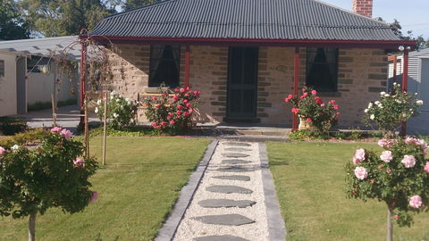 Annabelle's Cottage - Holiday Sunshine Coast 0