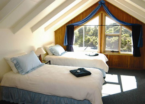 Arties Cottage Accommodation - Sunshine Coast Tourism 0