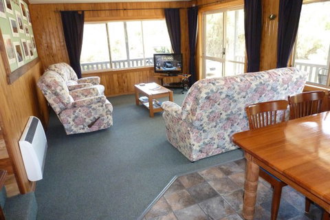 Arties Cottage Accommodation - Sunshine Coast Tourism 1