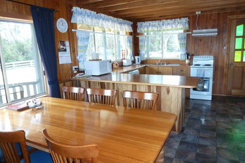 Arties Cottage Accommodation - Sunshine Coast Tourism 4
