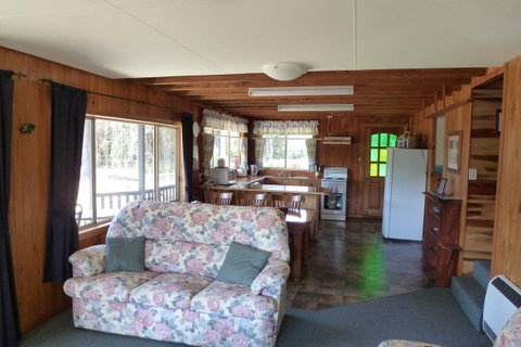 Arties Cottage Accommodation - Sunshine Coast Tourism 7