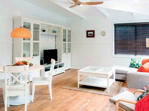 Admiralty Apartments - Holiday Sunshine Coast 1