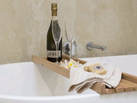 Admiralty Apartments - Holiday Sunshine Coast 4