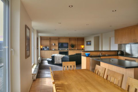 Cedarwood Apartments - Holiday Sunshine Coast 3