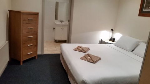 Cedarwood Apartments - Holiday Sunshine Coast 4