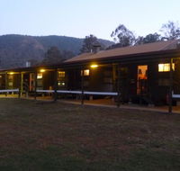 Christmas Creek Cafe and Cabins - Holiday Sunshine Coast
