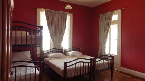 Eddy's Of Canowindra - Holiday Sunshine Coast 3