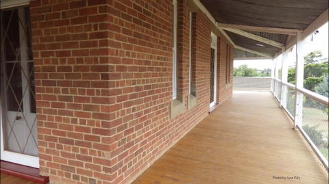 Eddy's Of Canowindra - Holiday Sunshine Coast 4