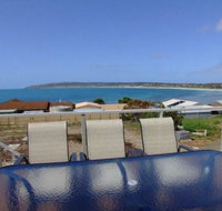 Elanora Emu Bay - Sunshine Coast Tourism