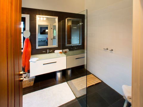 Frenchman's River - The Writer's House - Holiday Sunshine Coast 7