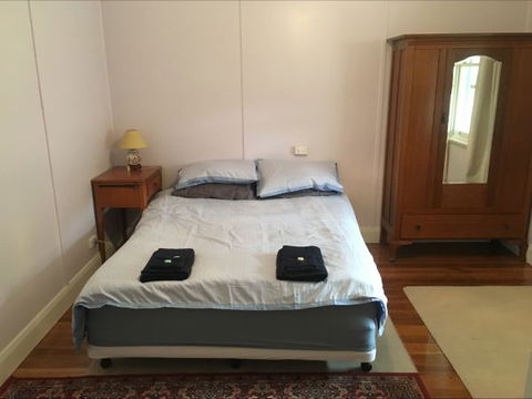 Fred's Place,  Derby - Sunshine Coast Tourism 1