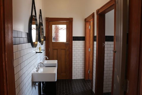 Guildford Hotel - Sunshine Coast Tourism 4