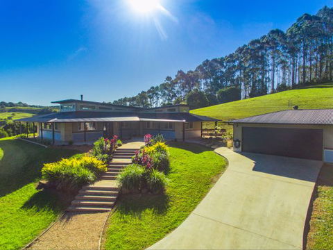 Hinterland Harmony - Holiday Sunshine Coast 0