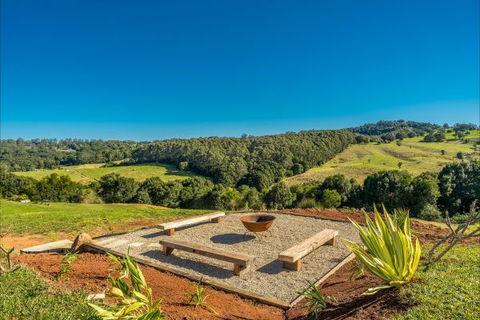 Hinterland Harmony - Holiday Sunshine Coast 1